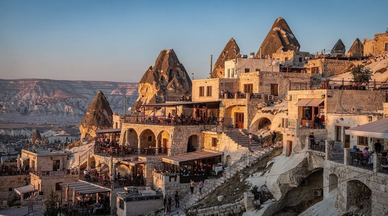 Cappadocia crowds, hour by hour