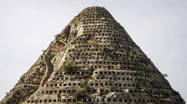 Uçhisar Castle: the climb, the steps and the view